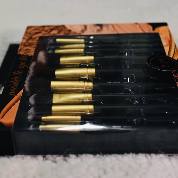 La Soie | Powder to Eye Makeup Brush Set - Picture 2 of 5